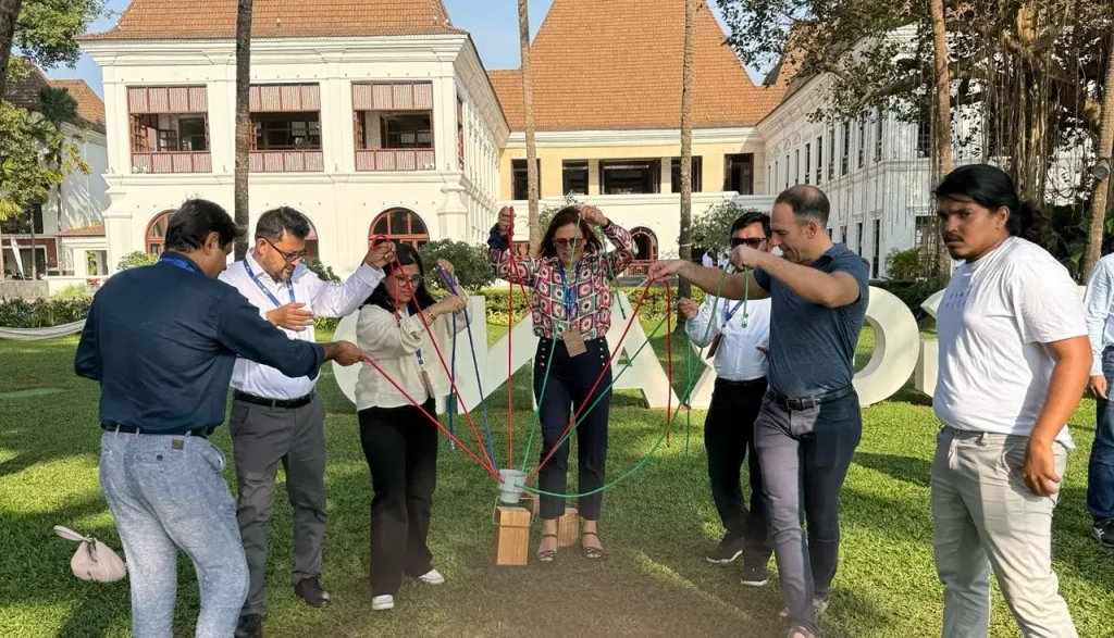 A 6-panel infographic titled "From Data to Surgical Team Building" showcasing how engagement gaps like Low Ownership and Low Objective Alignment are fixed with activities like the Chain Reaction Challenge and Keynote Alignment Bridge.