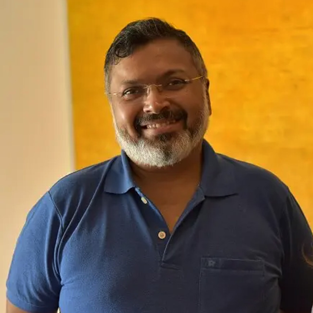 book-hire-motivational-speaker-devdutt-pattanaik-engage4more