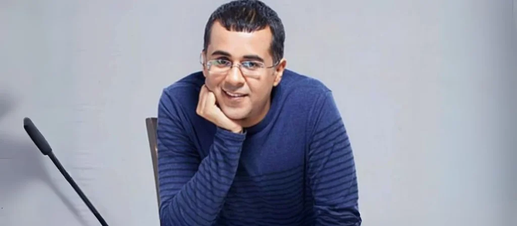 Chetan Bhagat sharing the "Scalable Simplicity" framework for high-impact communication in a digital landscape.