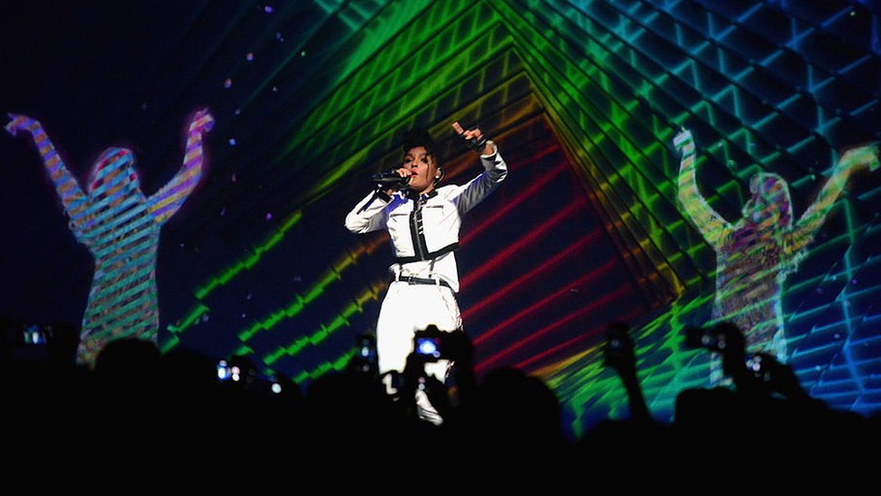 AI holographic concerts