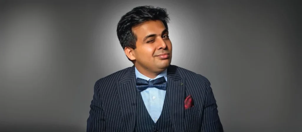 amit-tandon-indian-stand-up-comedian Indian stand-up comedian Amit Tandon performing live on stage